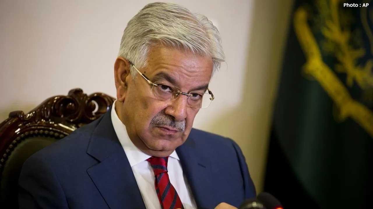 Pakistan’s Defence Minister Signals Military Option as Istanbul Talks Begin