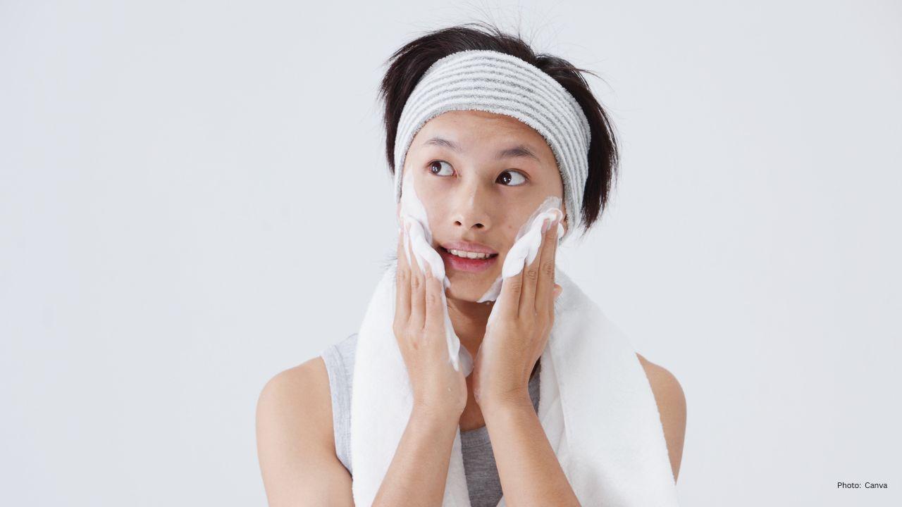 Top 8 Moisturizing Face Washes for Winter's Dry Skin