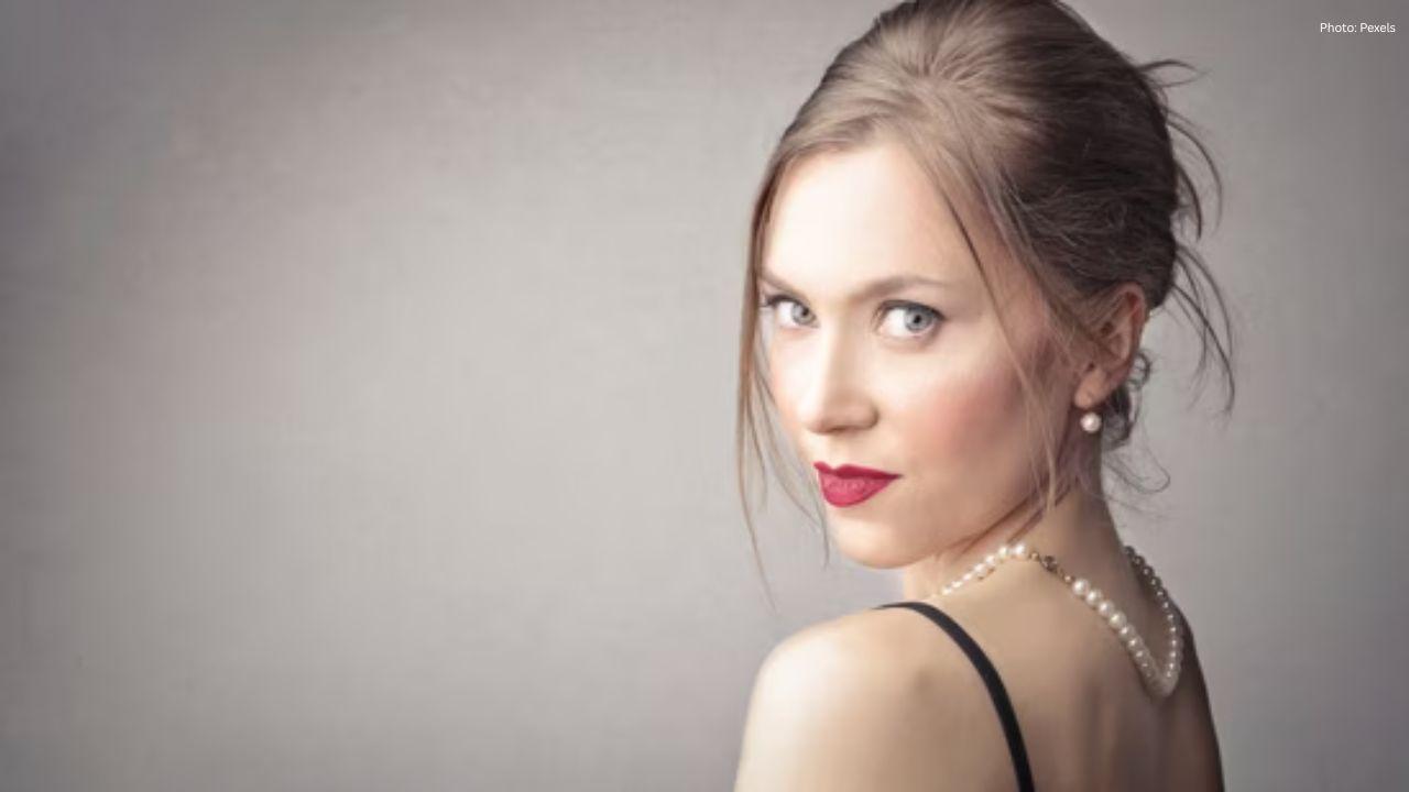 8 Durable Lipsticks Perfect for Your Romantic Evening