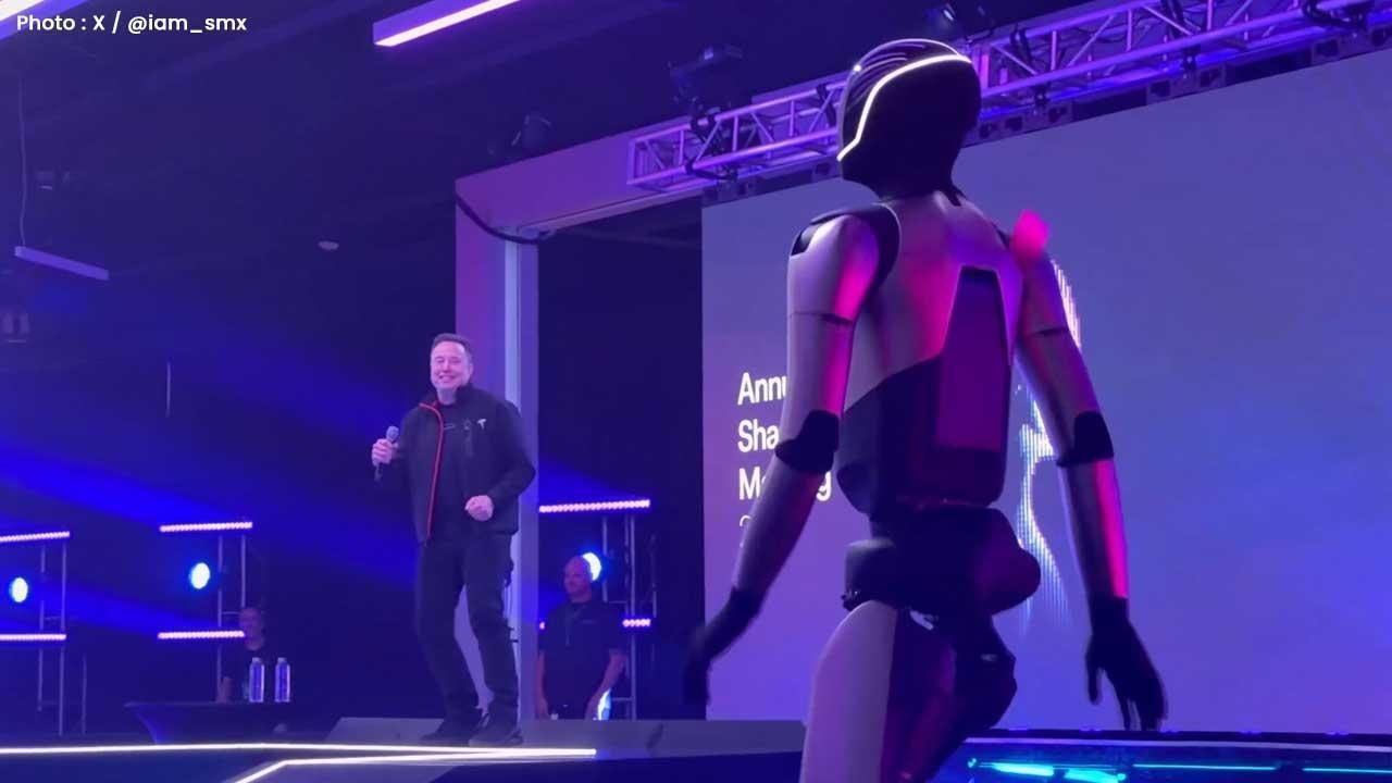 Elon Musk Celebrates $1 Trillion Pay Package with Optimus Robot Performance