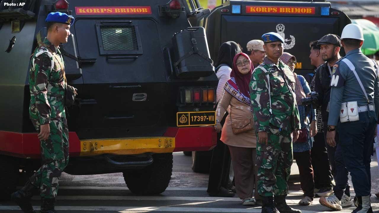 55 Hurt in Explosions at Jakarta School Mosque During Friday Prayers