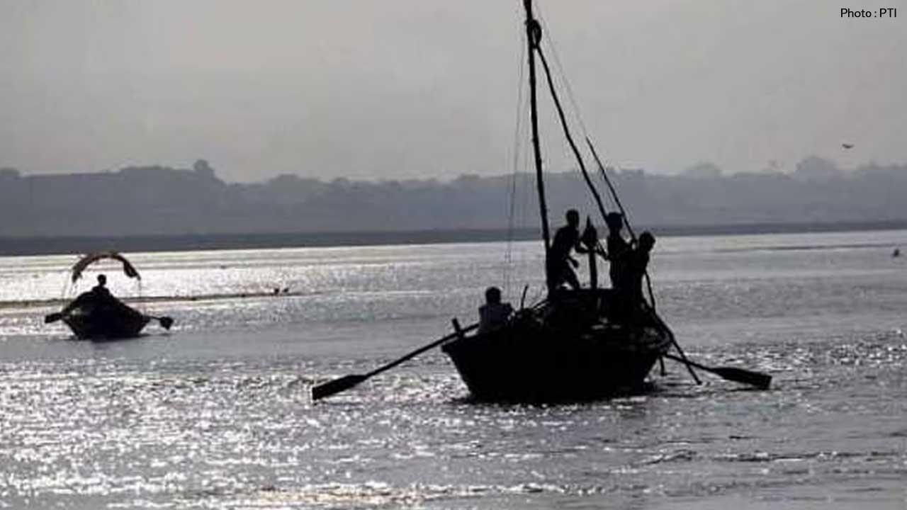 Tragic Capsizing in Malaysia: Seven Lives Lost, Thirteen Rescued