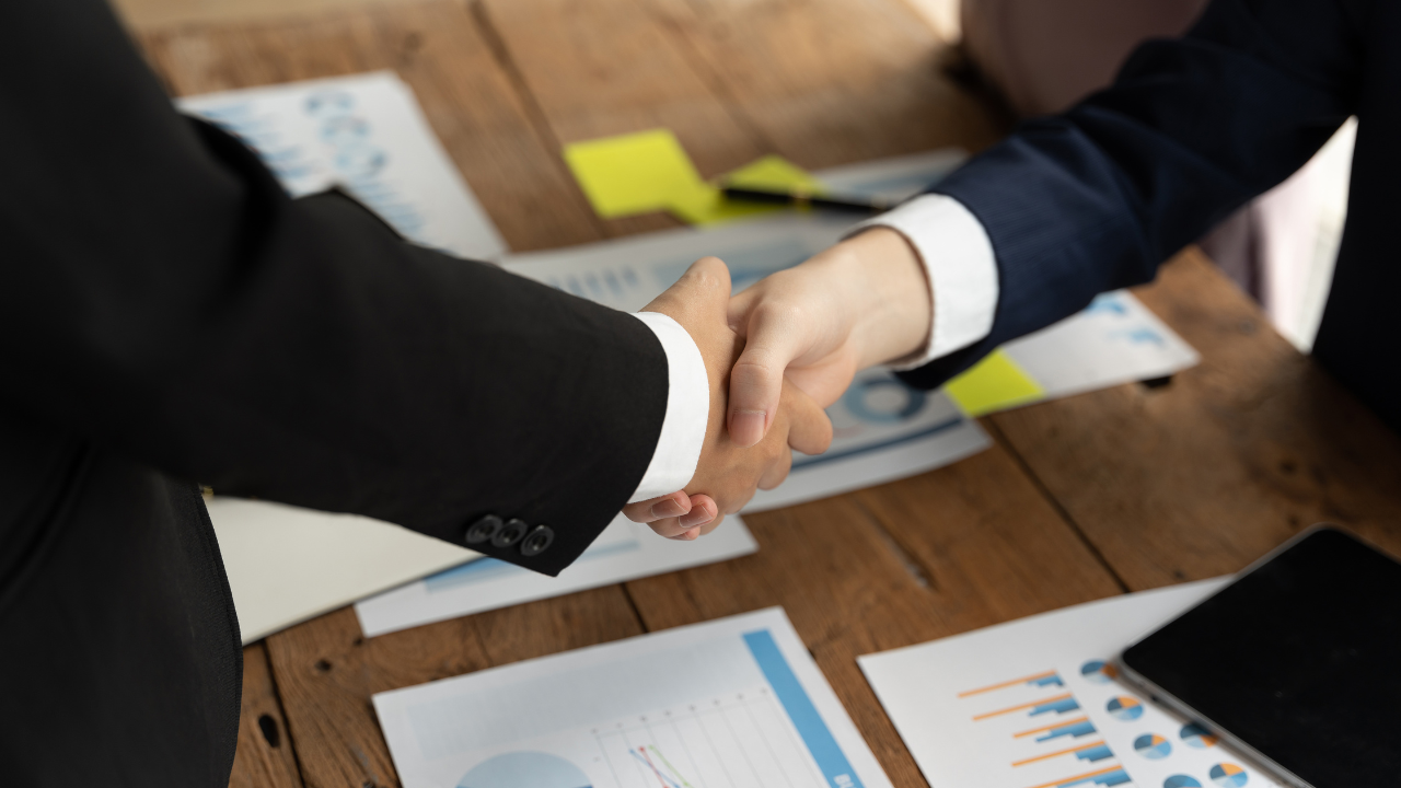 A Comprehensive Guide to Effectively Negotiating Your Salary and Benefits