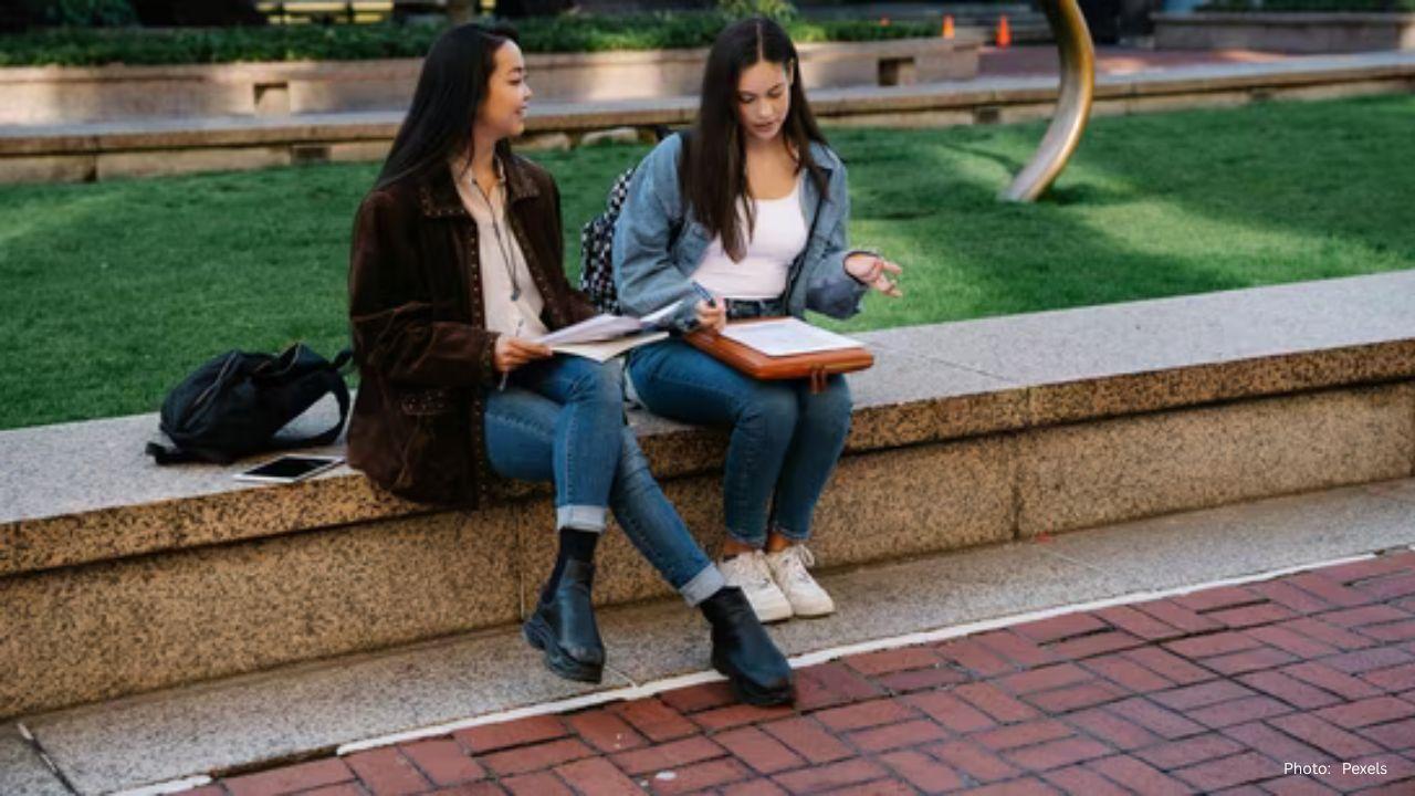 Essential Light Jackets for Women This Autumn