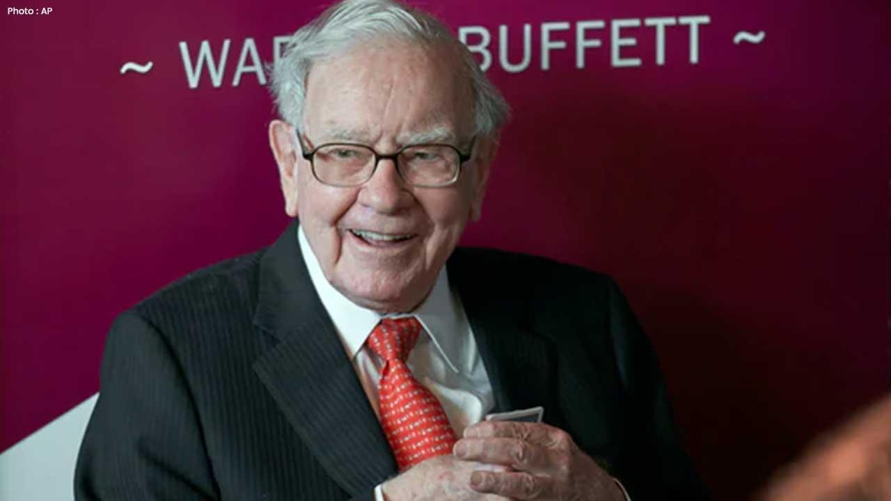 Warren Buffett Steps Down as CEO, Donates $149 Billion from Berkshire Hathaway
