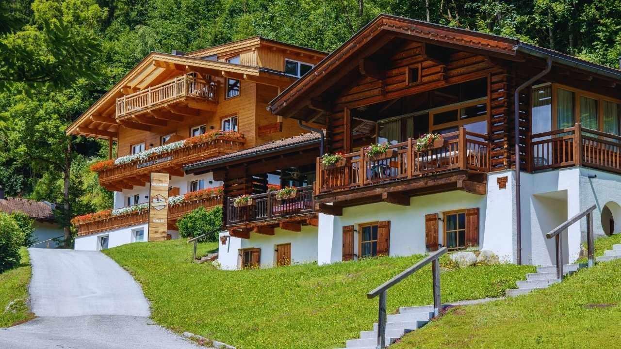 Himalayan Retreats: The Growing Trend of Mountain Village Stays for Modern Adventurers