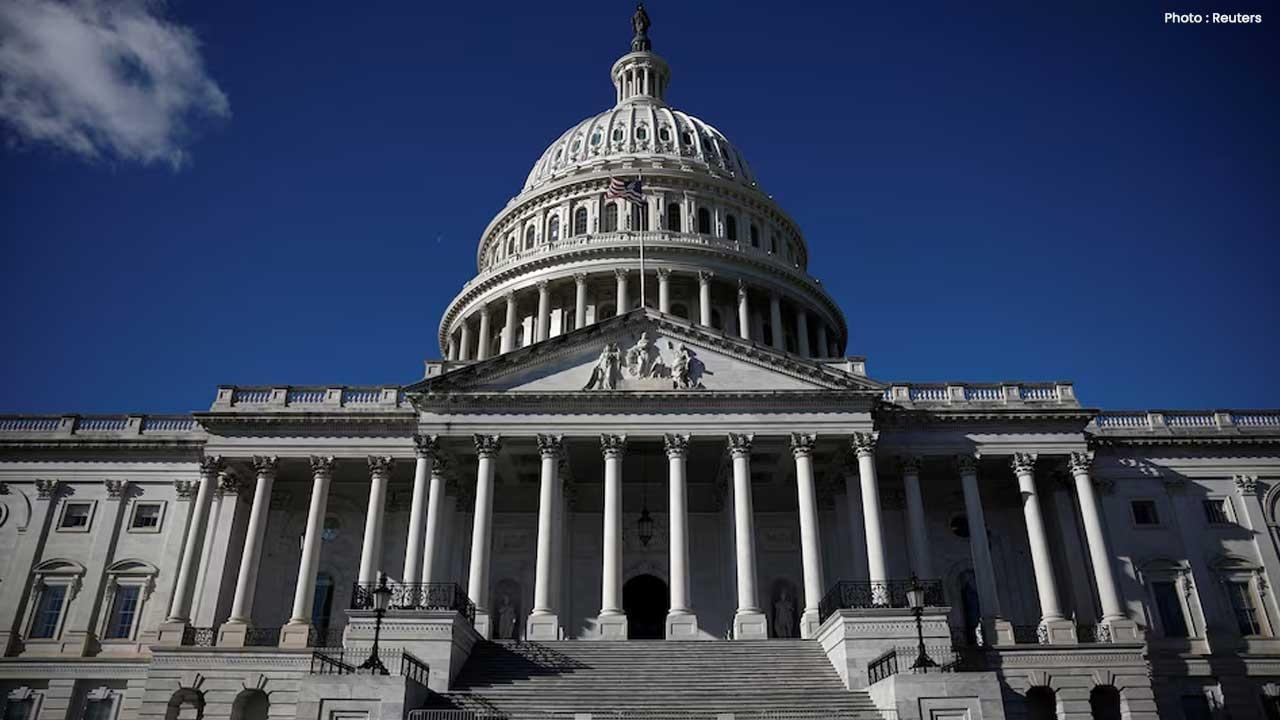 Legislation Enables 8 Republican Senators to Claim Damages from Capitol Riot Investigation