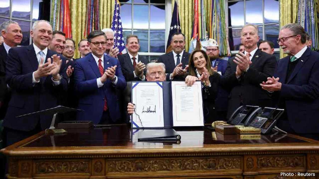 Trump Signs Bill to Conclude Historic 43-Day Government Shutdown