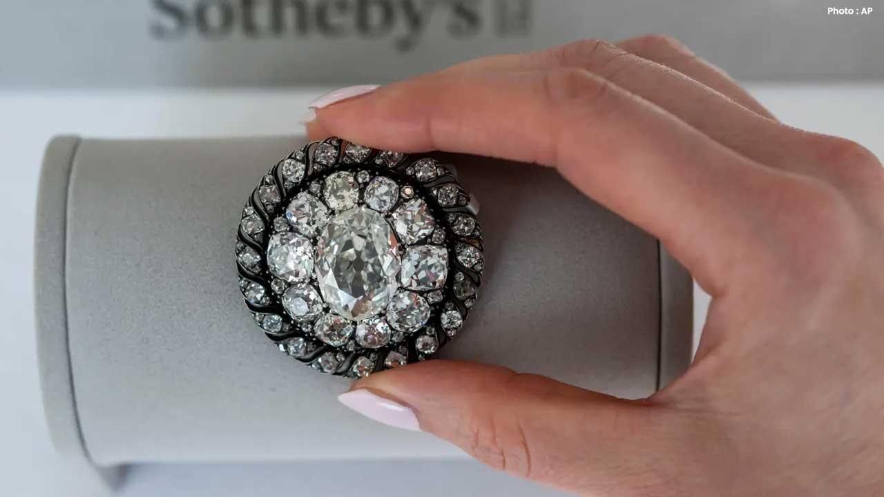 Napoleon's Missing Diamond Brooch Sells for $4.4 Million at Geneva Auction