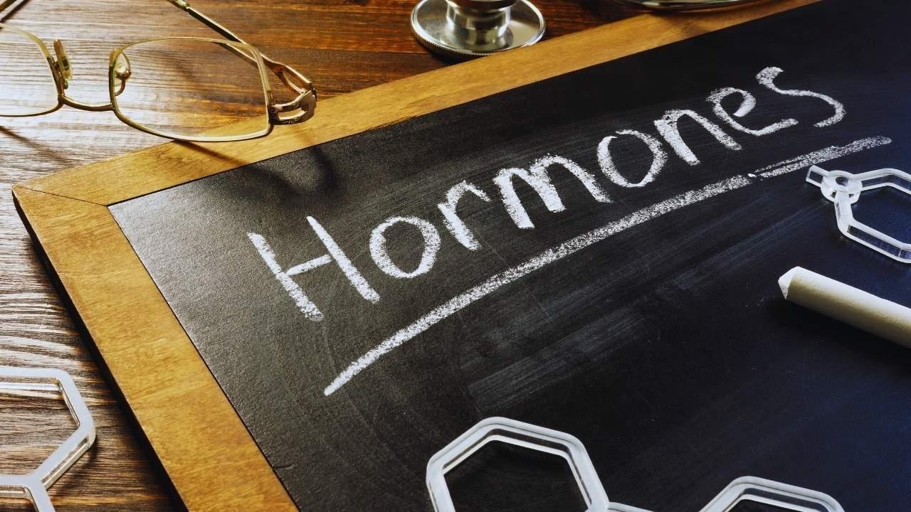 Comprehensive Guide to Hormonal Health: Symptoms, Tests, and When to Consult a Specialist