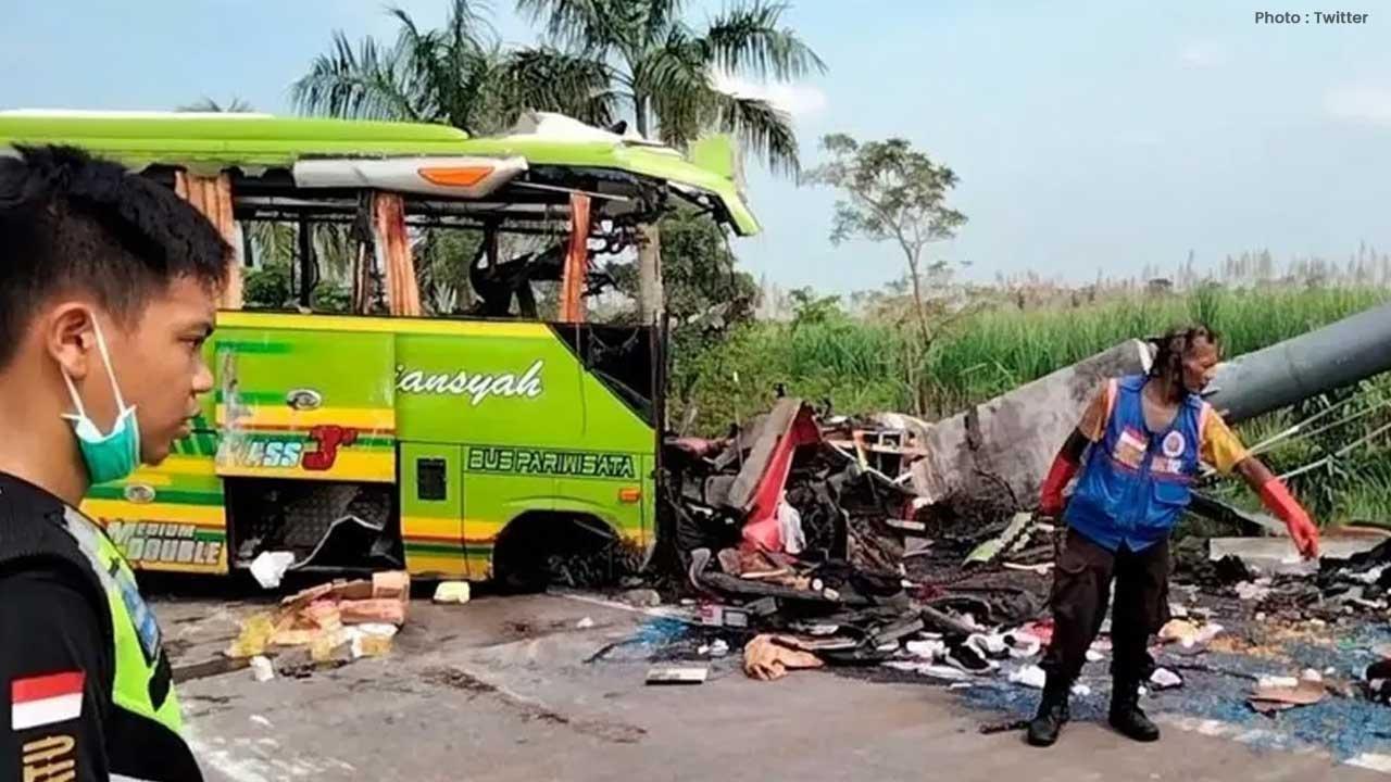 Tragic Bali Minibus Accident Claims Lives of Five Chinese Tourists, Eight Injured