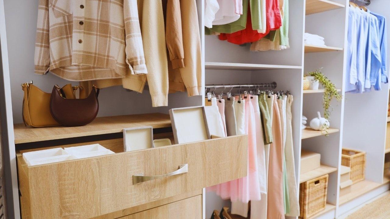 Revamp Your Closet: Essential Seasonal Strategies for Decluttering