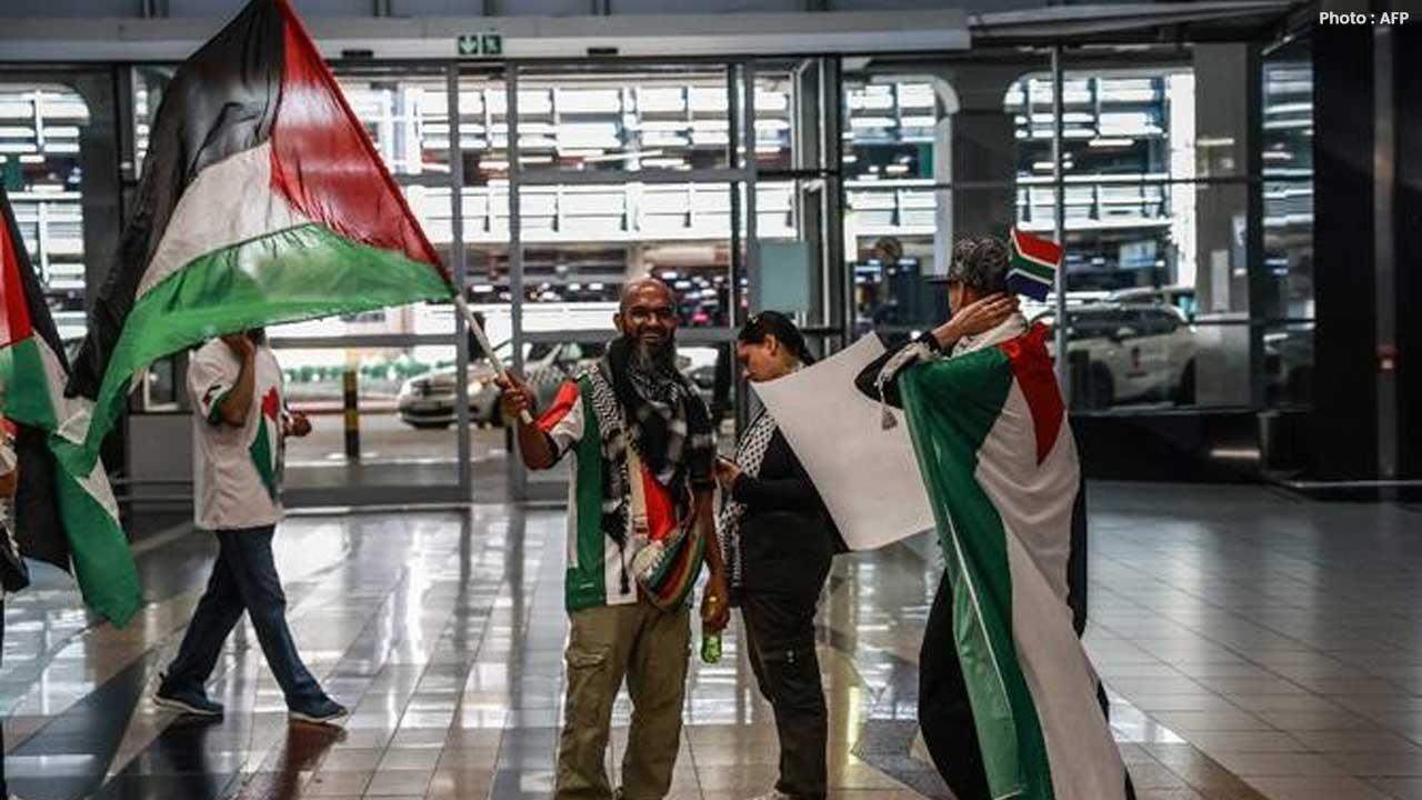 South Africa Holds 153 Palestinian Passengers on Plane for 12 Hours