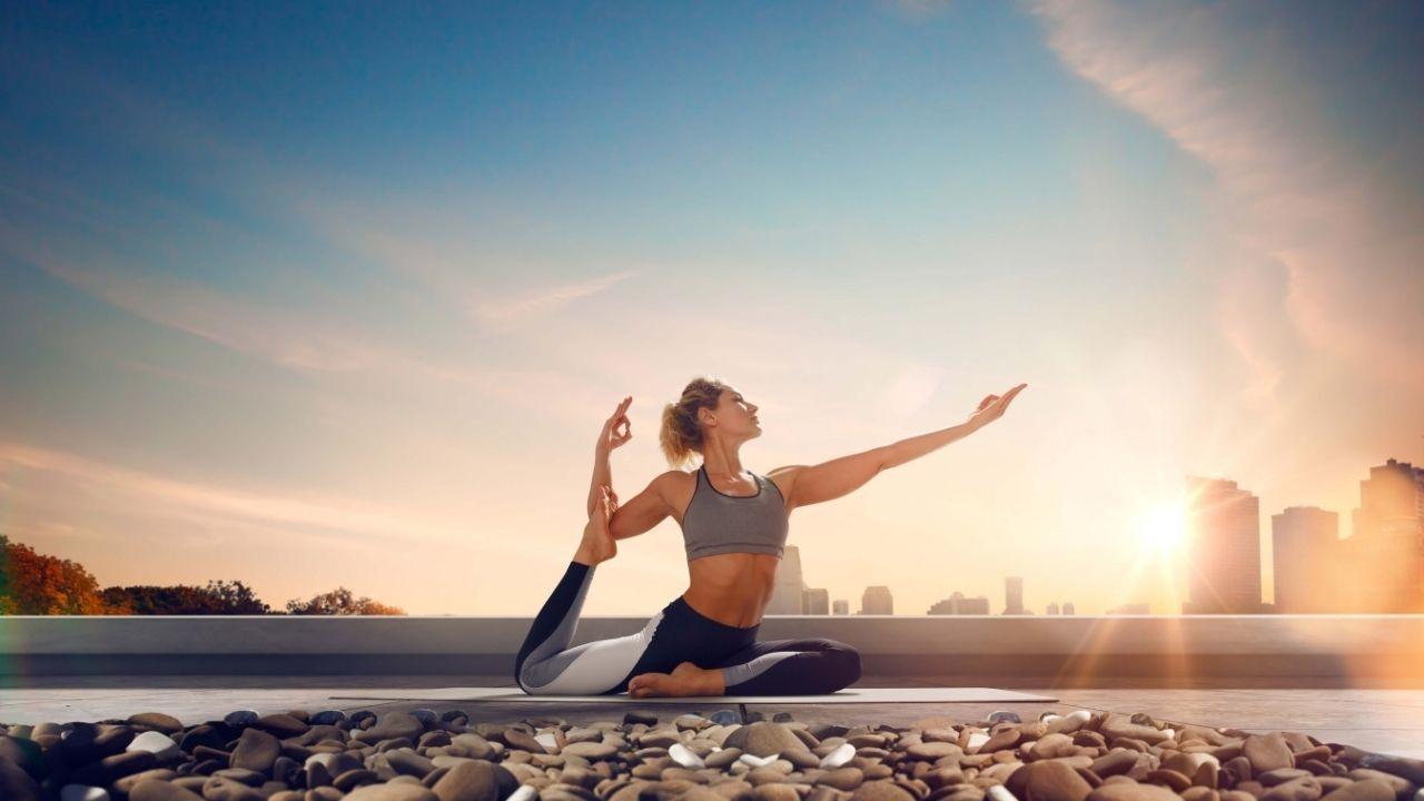 Simple Morning Yoga Poses to Energize You and Clear Your Mind