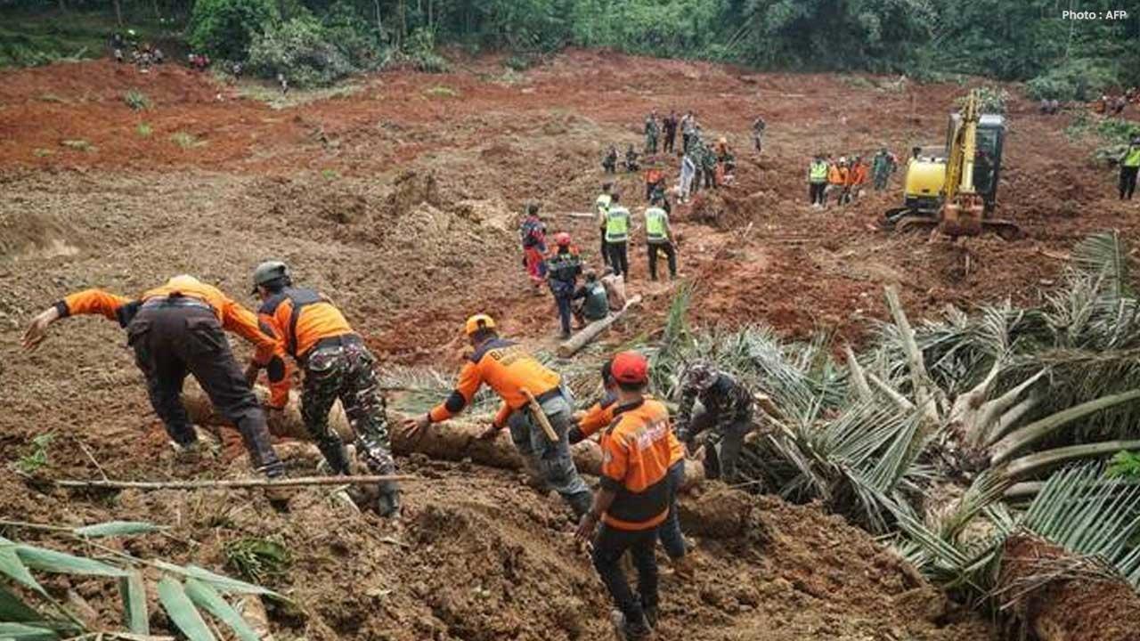 Landslide in Central Java, Indonesia Claims Six Lives; 17 Still Unaccounted For