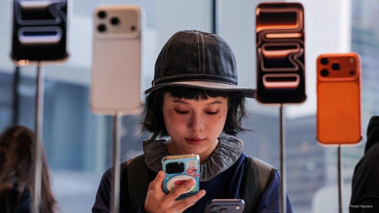 Apple's iPhone 17 Achieves 22% Sales Increase in China, Surpassing Competitors