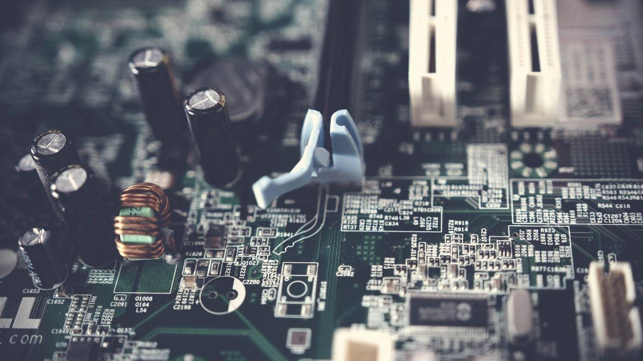 India Greenlights 17 New Electronics Component Plants Under ECMS