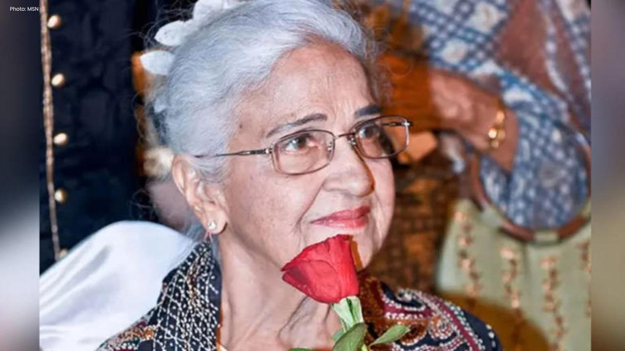 Jaya Bachchan and Waheeda Rehman Honor Kamini Kaushal at Prayer Meet