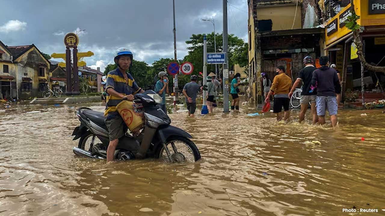 Destructive Floods and Landslides Hit Central Vietnam Amid Heavy Rainfall