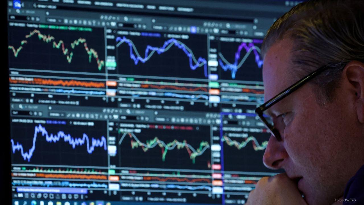 US Stock Markets Decline as AI Optimism Meets Inflation Worries