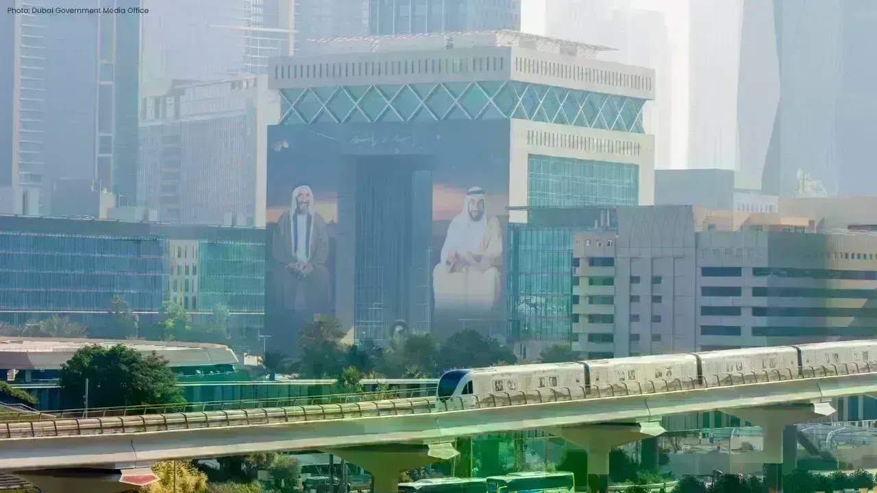 Dubai Metro Celebrates UAE Founders with Artistic Tribute