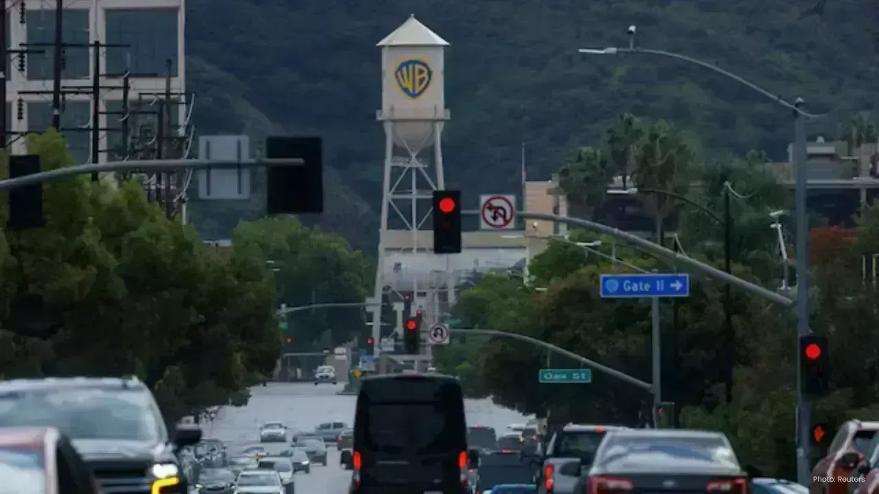 Intense Competition for Warner Bros Discovery: Paramount, Comcast, and Netflix Step Up