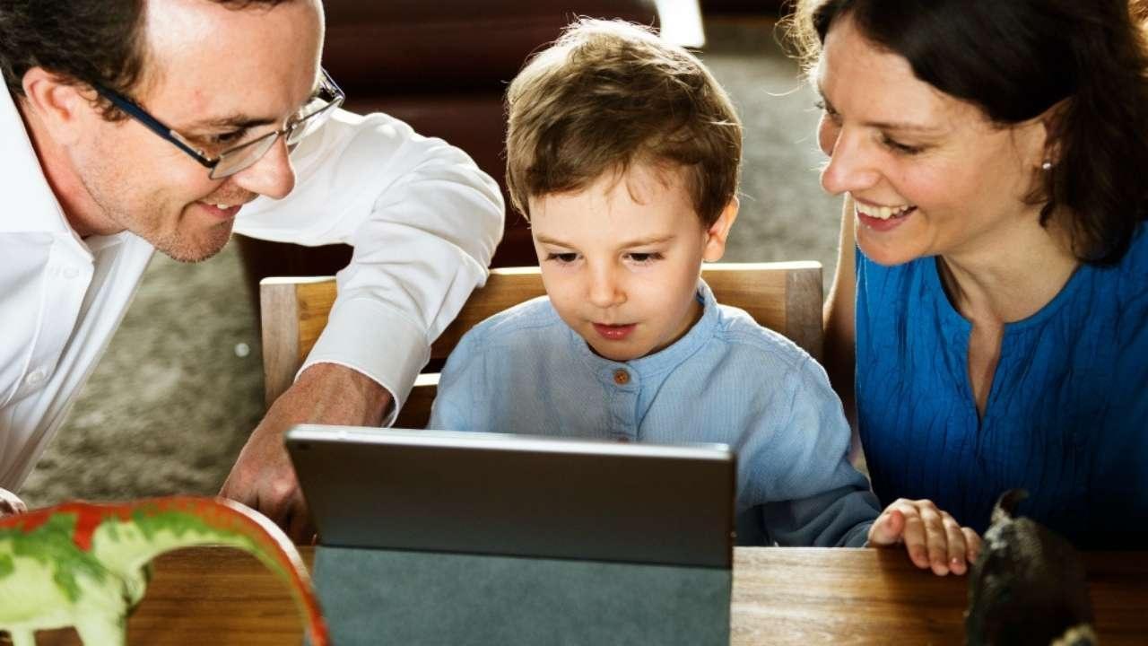 Navigating Digital Space: 5 Essential Screen Time Guidelines for Children