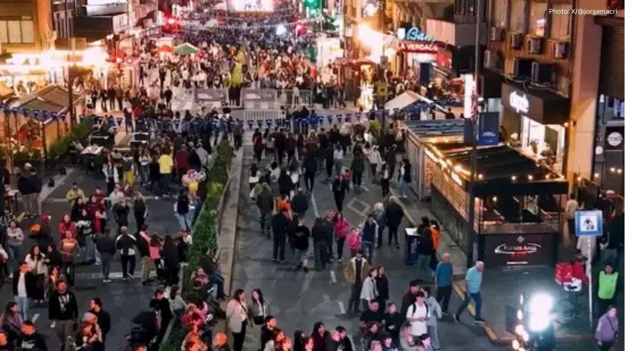 Buenos Aires Kicks Off The Night of the Bookstores 2025 with Enthusiastic Turnout