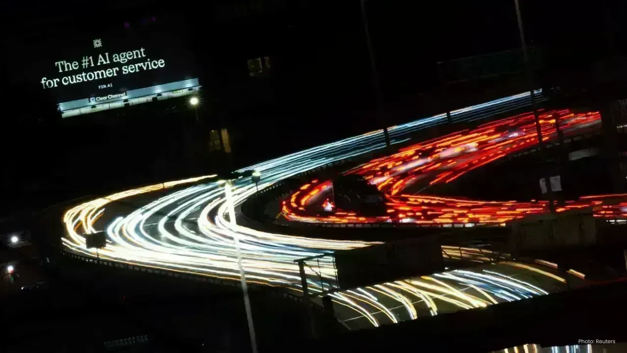 Wall Street Shakes as Year-End Turbulence Escalates