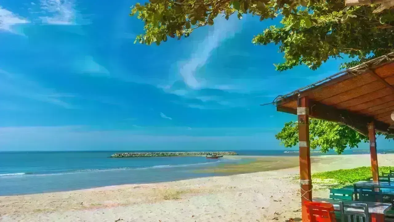 Embracing Winter: Beachside Staycations Gain Popularity