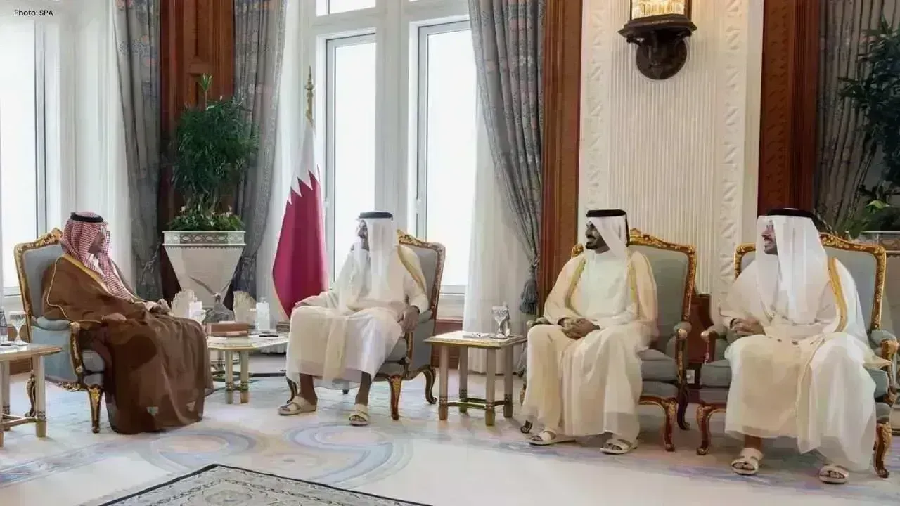 Qatar's Amir Welcomes Saudi Minister to Enhance Diplomatic Ties