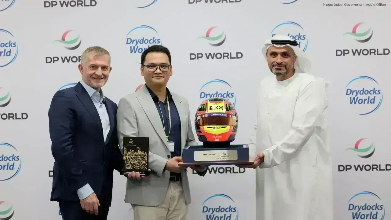 Drydocks World Unveils 5,000-Tonne Floating Crane ALNOKHADA