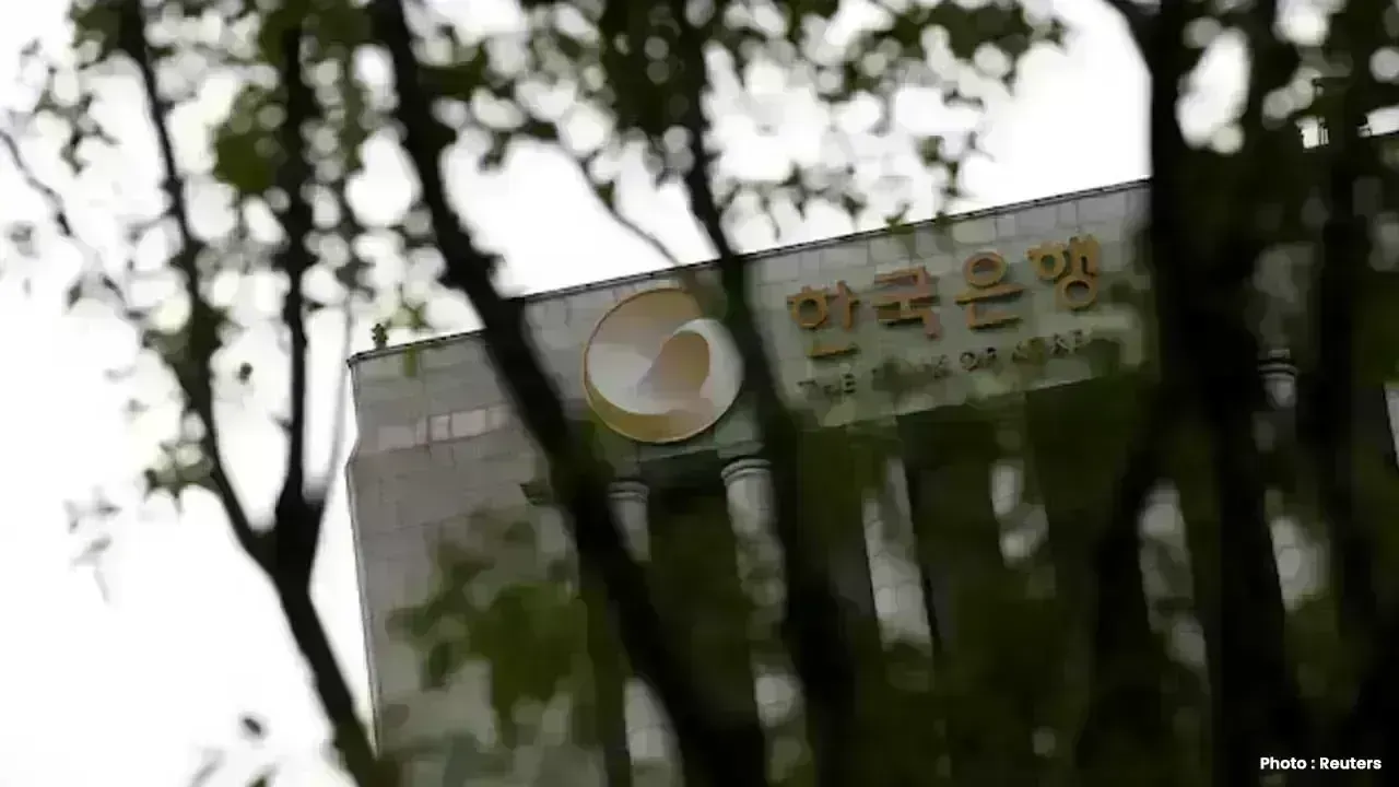 Bank of Korea Signals Rate Cut Cycle May Be Ending Amidst Economic Pressures