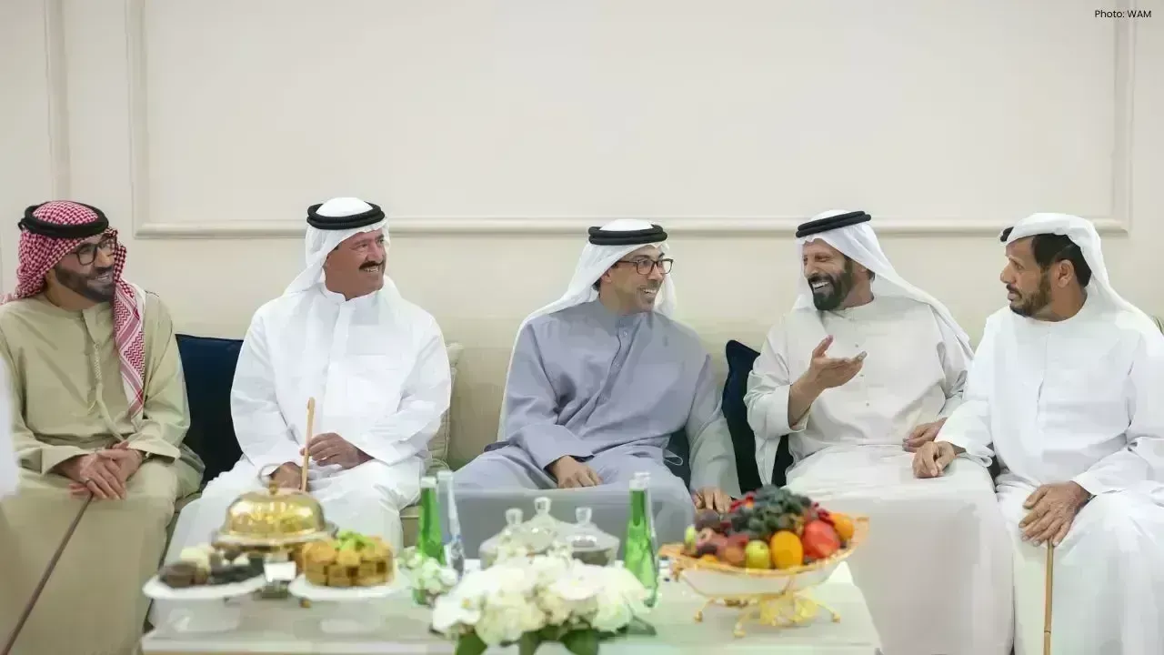 Sheikh Mansour Participates in Zayed Camel Race Grand Prize Activities