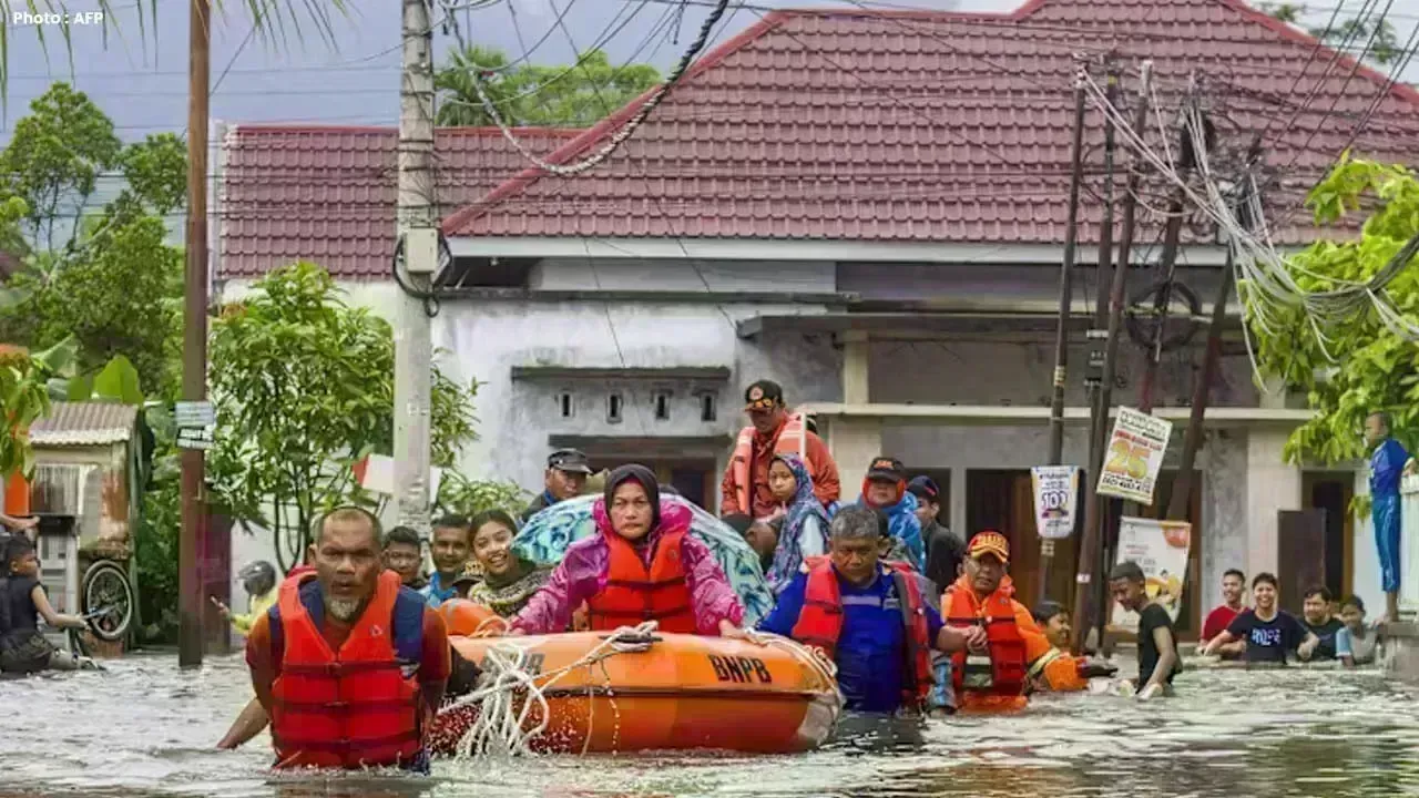 Catastrophic Floods in Sumatra Claim 19 Lives and Leave Many Missing