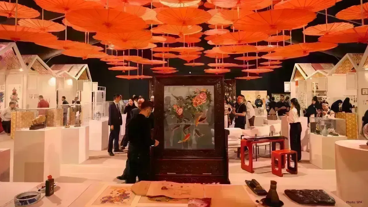 Wu Jianmei Showcases Traditional Chinese Embroidery at Banan Event