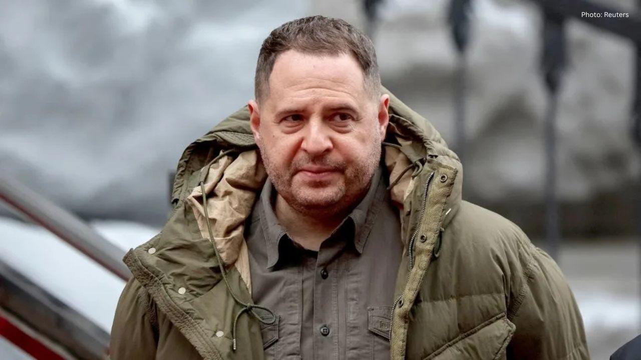 Ukrainian Anti-Corruption Police Search Zelenskiy's Top Aide Amid Political Crisis