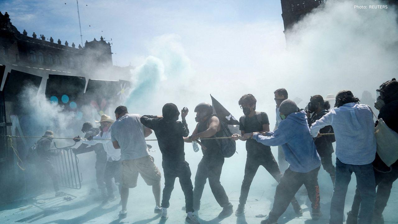 Sheinbaum Faces Test of Power in Tax Battle with Mexican Billionaire Salinas