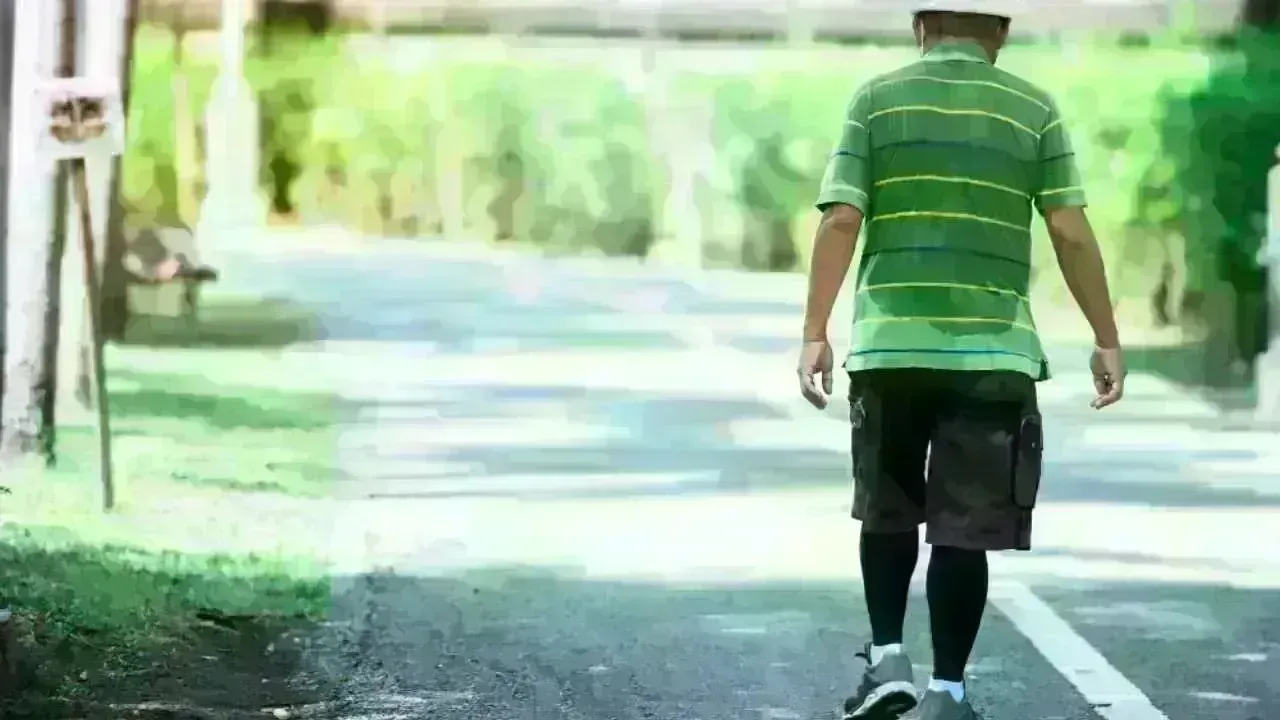 5 Benefits of Walking Backward for Your Health