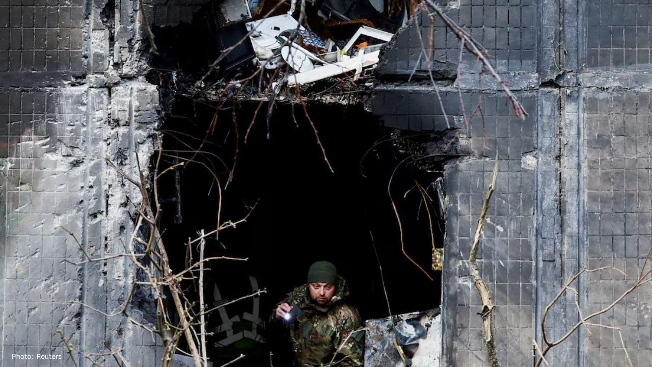 How Ukrainian Drone Pilots Use New Technology to Stay Ahead in War