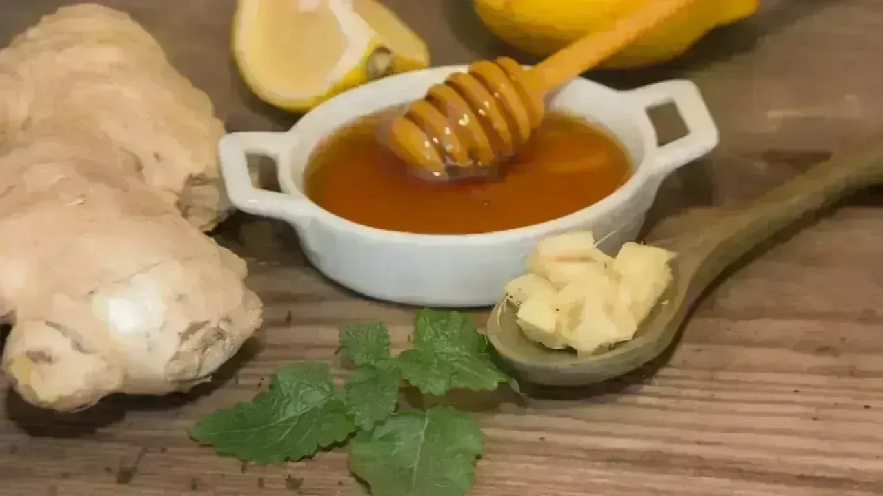 Revitalize Lung Health with Ginger and Honey: Effective Natural Cure for Cough and Cold
