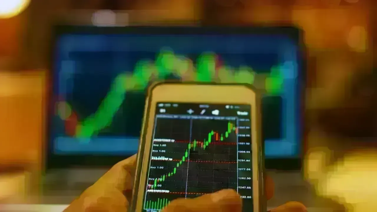 Navigating Forex Reserve Changes and Rising Stock Markets: A Guide for Investors