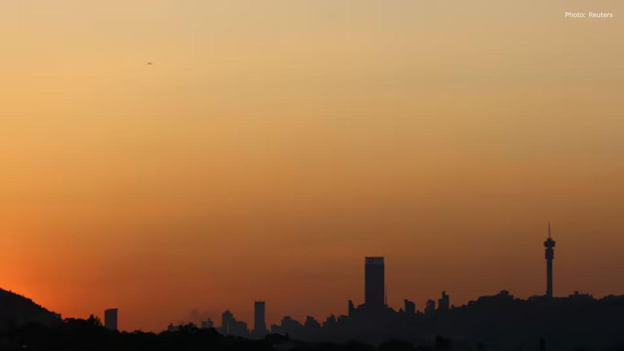 South Africa’s Factories Face Sharp Slowdown as November Manufacturing Sentiment Drops