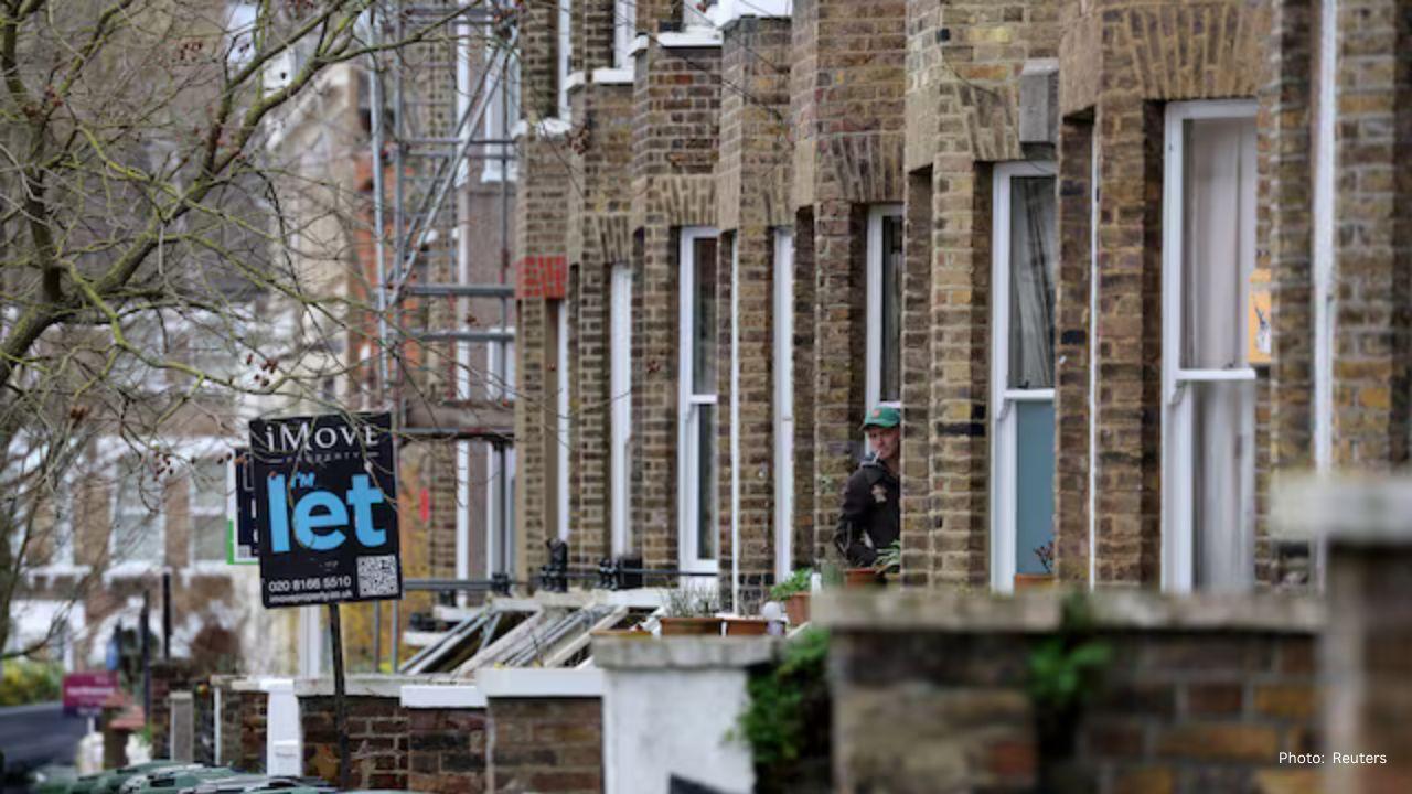UK Mortgage Approvals Fall Slightly in October as Consumer Borrowing Slows