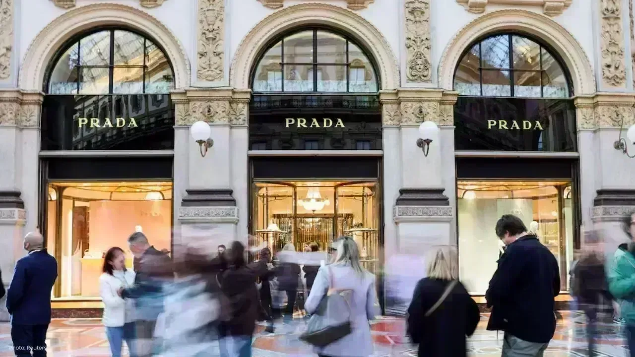 Prada Acquires Versace: A Strategic €1.3 Billion Expansion