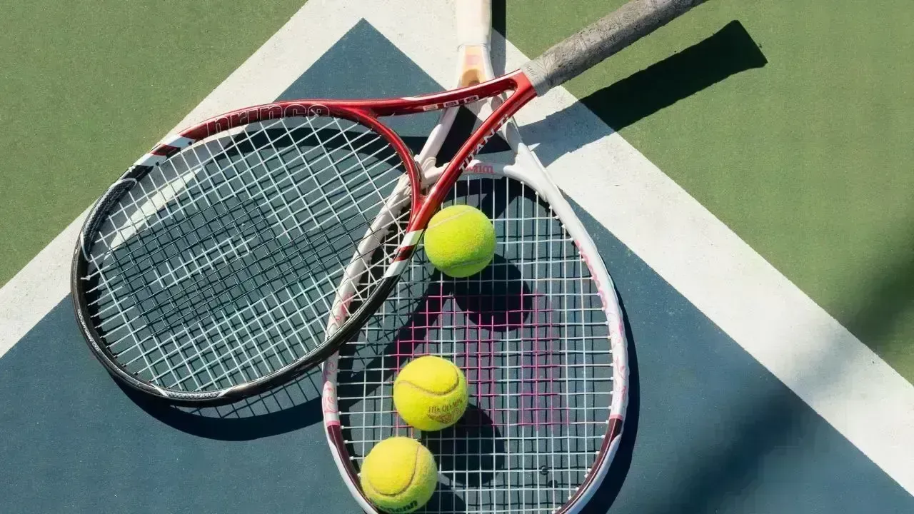 Petra Marcinko Thrives as Top Seeds Depart in Dubai Tennis