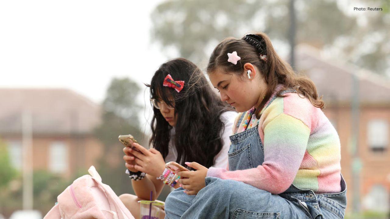 Australia Social Media Ban Creates New Holiday Worries for Teen Mental Health