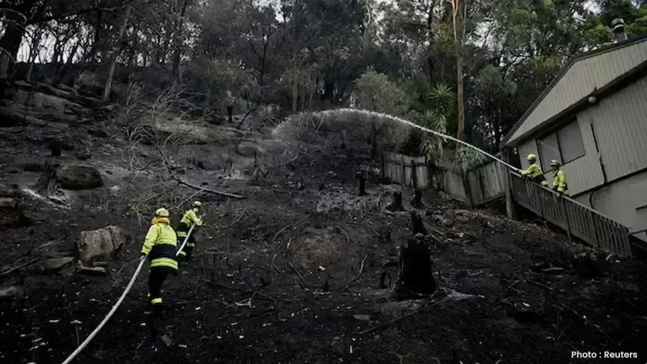 Tragic Loss: Australian Firefighter Killed in Bushfire Near Sydney