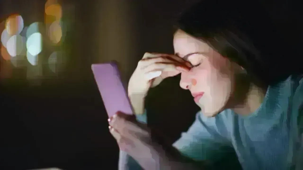 Five Smartphone Habits That Could Harm Your Eyesight – Solutions That Work