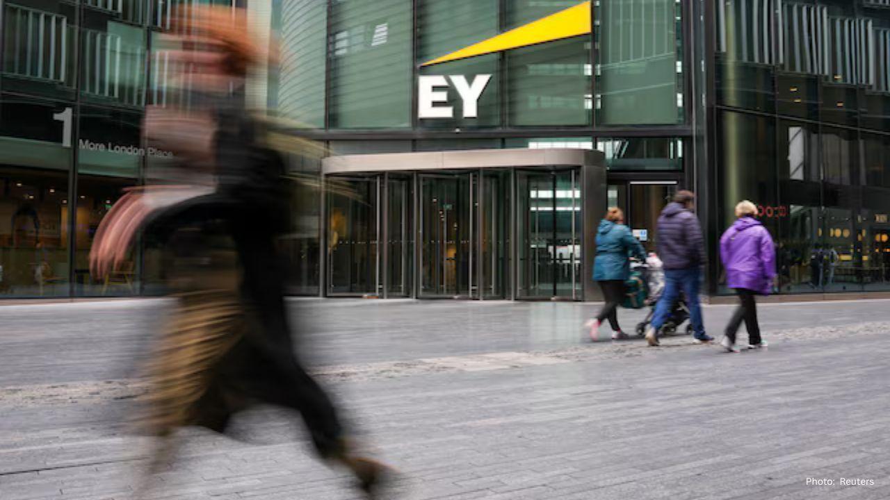 UK Watchdog Investigates Ernst & Young Over Unauthorised Audit Reports